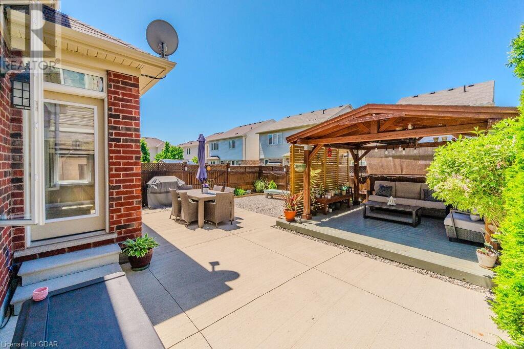 Image of property at 73 HOLLAND Circle