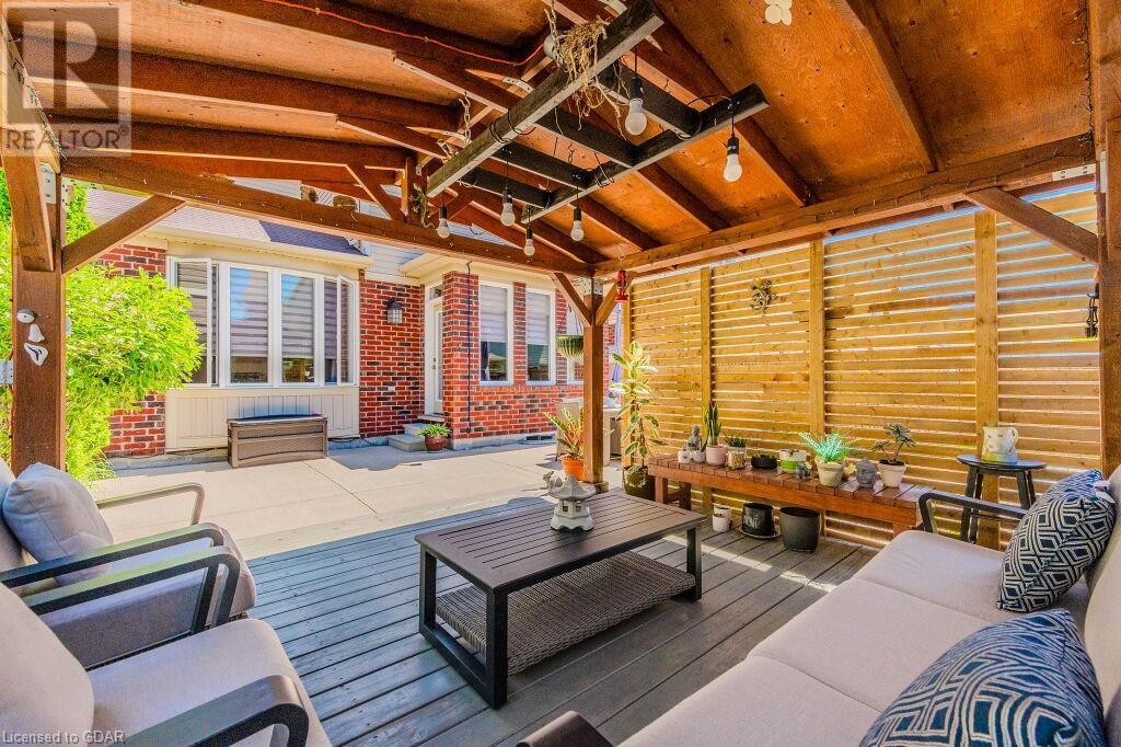 Image of property at 73 HOLLAND Circle