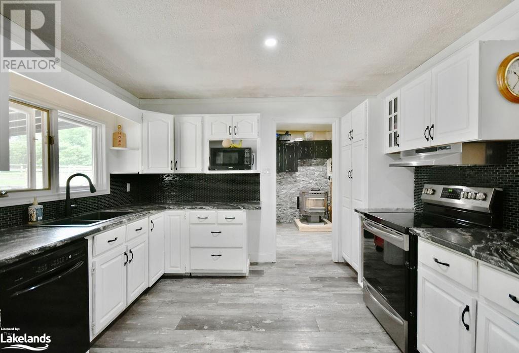 5989 Penetanguishene Road, Springwater, Ontario  L0L 1P0 - Photo 10 - 40600615