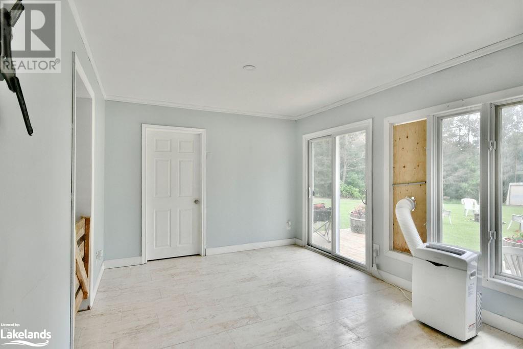 5989 Penetanguishene Road, Springwater, Ontario  L0L 1P0 - Photo 21 - 40600615