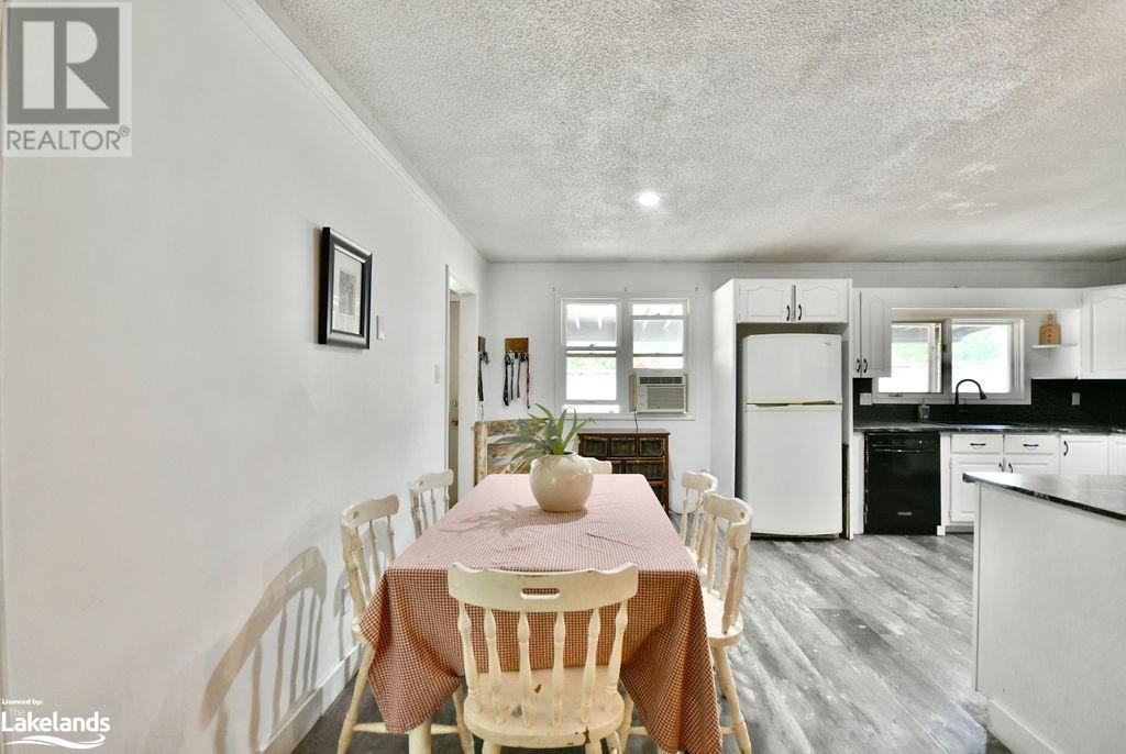 5989 Penetanguishene Road, Springwater, Ontario  L0L 1P0 - Photo 7 - 40600615