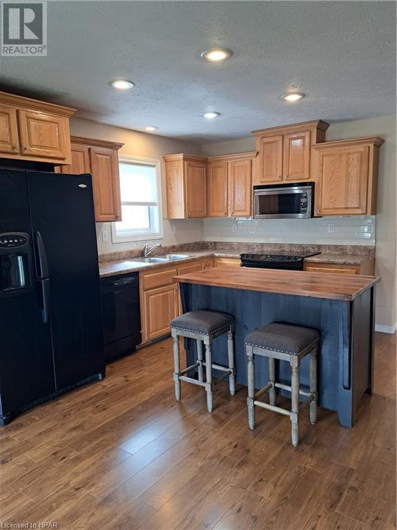 454 Richard Crescent, Strathroy, Ontario  N7G 3P4 - Photo 3 - 40601606