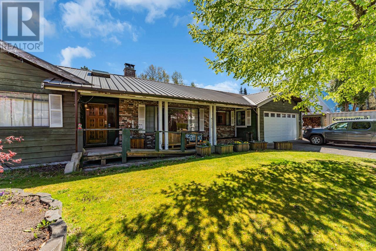 41520 Brennan Road, Squamish, British Columbia  V0N 3G0 - Photo 1 - R2875145