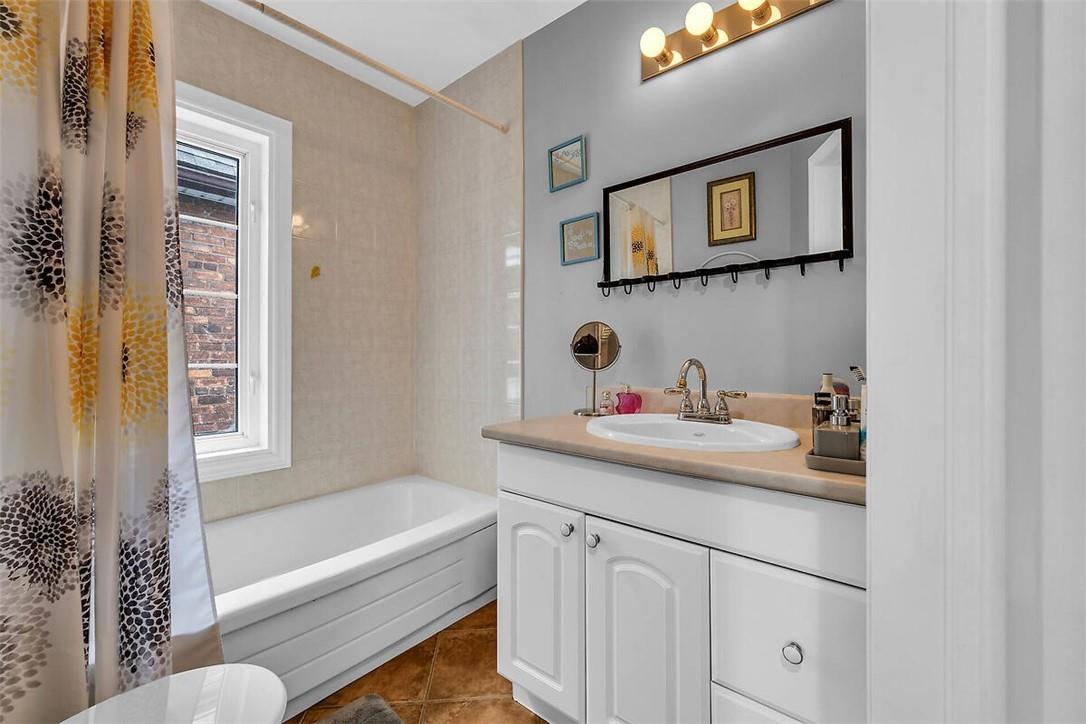 Image of property at 161 OAK Avenue