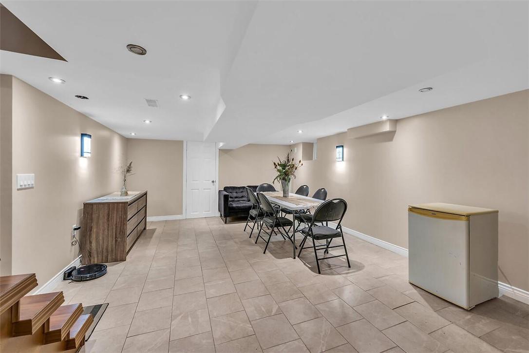 Image of property at 161 OAK Avenue