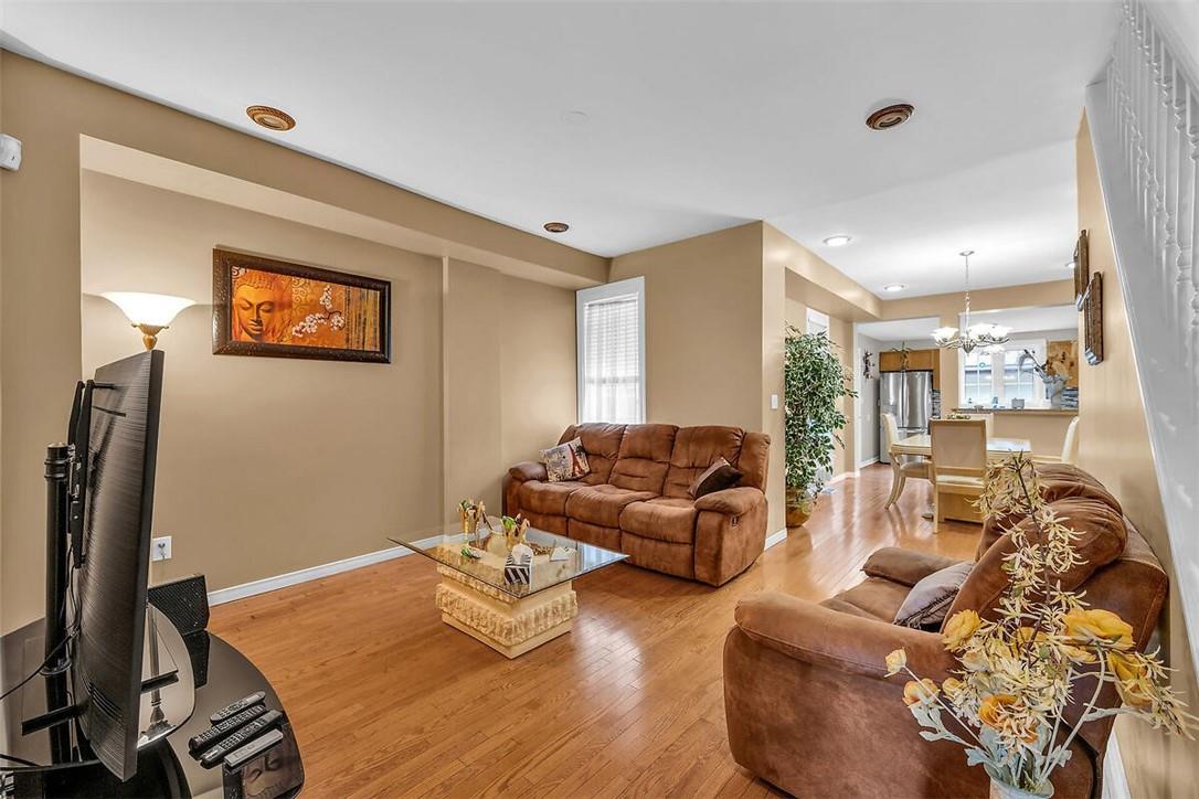 Image of property at 161 OAK Avenue