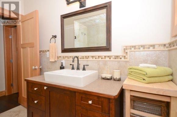 Property at 3005 26 Street image 5