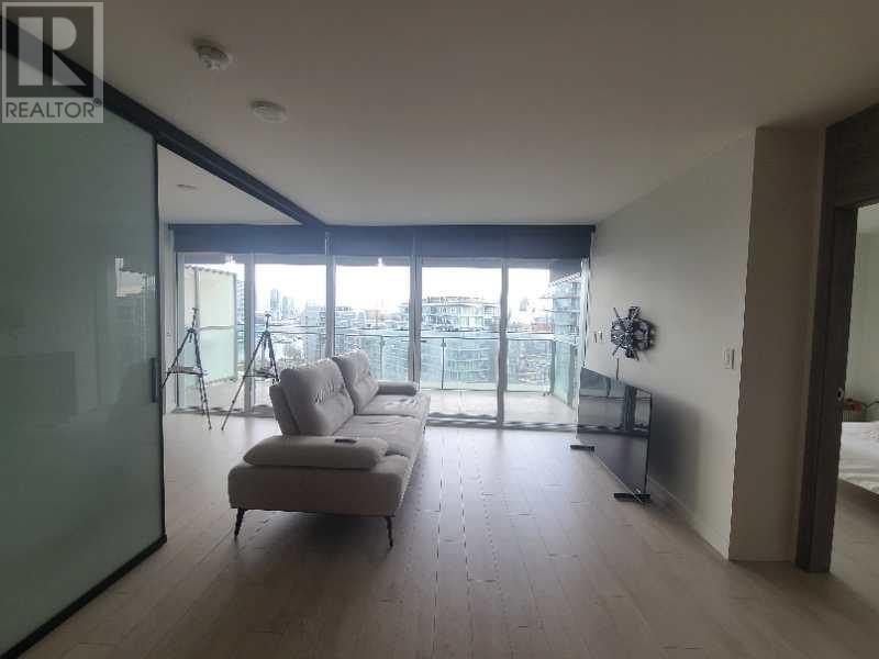 Listing Picture 7 of 13 : 1409 1768 COOK STREET, Vancouver / 溫哥華 - 魯藝地產 Yvonne Lu Group - MLS Medallion Club Member