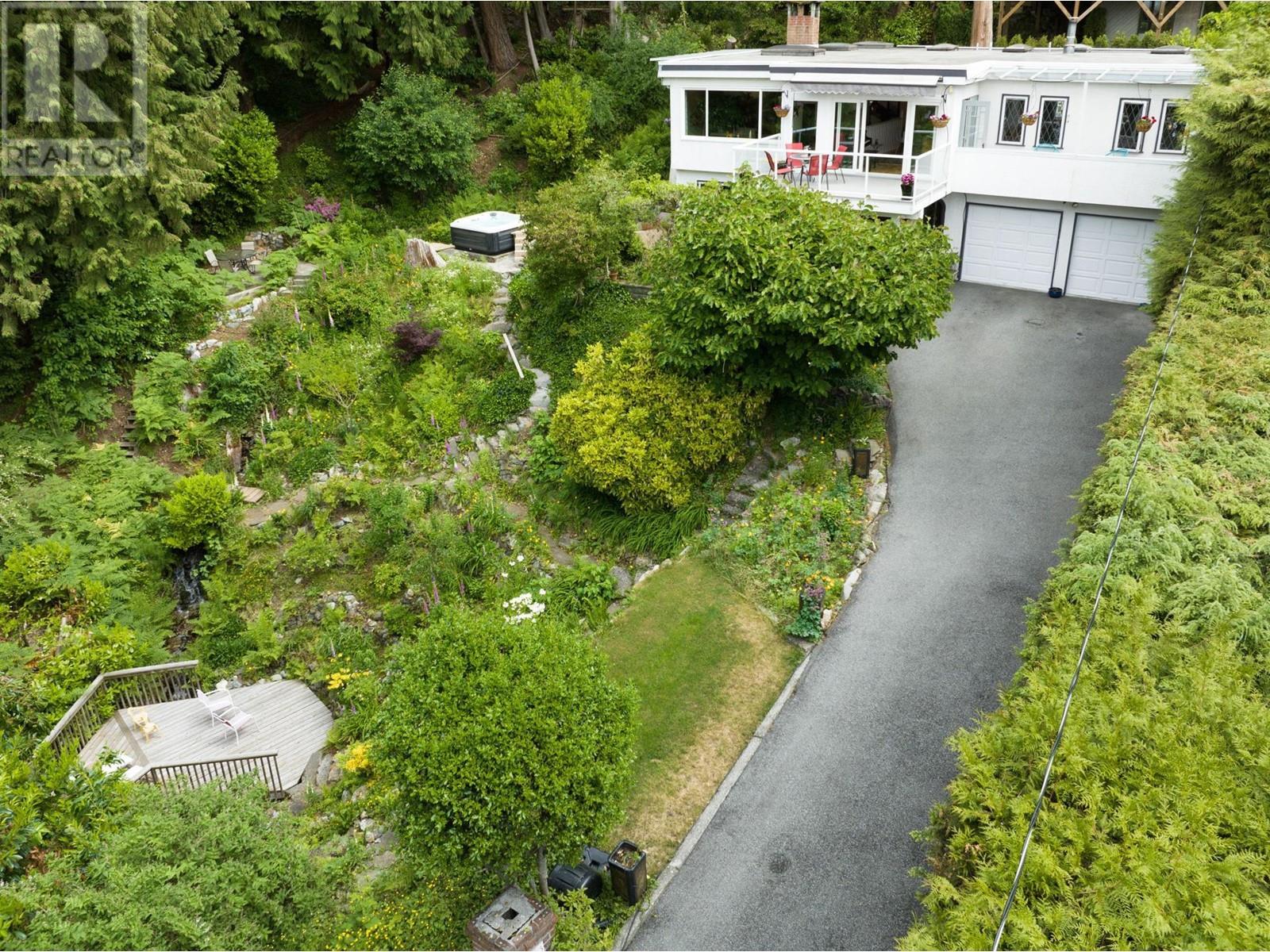 195 Isleview Place, Lions Bay, British Columbia  V0N 2E0 - Photo 2 - R2891649
