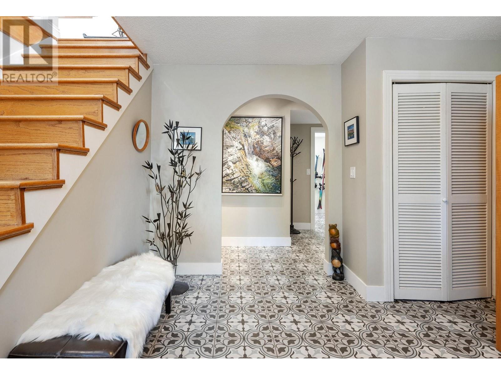 195 Isleview Place, Lions Bay, British Columbia  V0N 2E0 - Photo 5 - R2891649