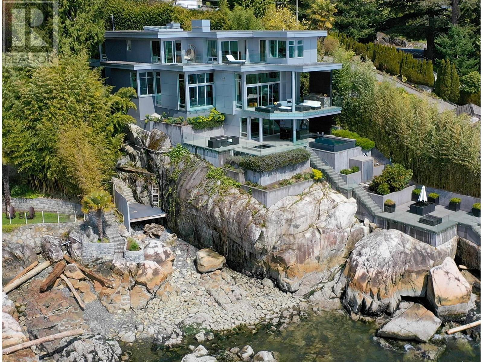 3906 Marine Drive, West Vancouver, British Columbia  V7V 1N4 - Photo 2 - R2864548
