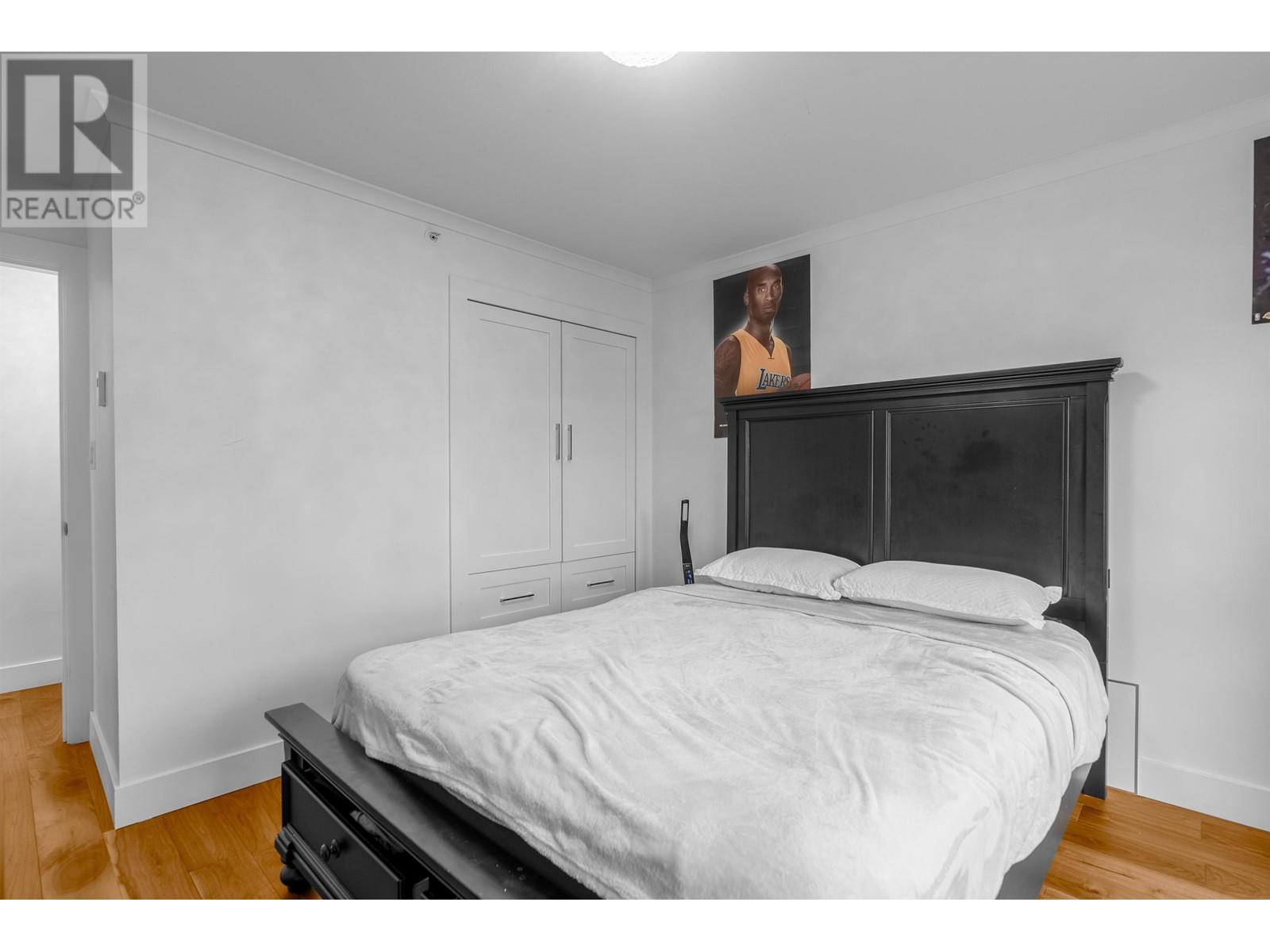 2203 837 W HASTINGS STREET, Vancouver, British Columbia One Percent