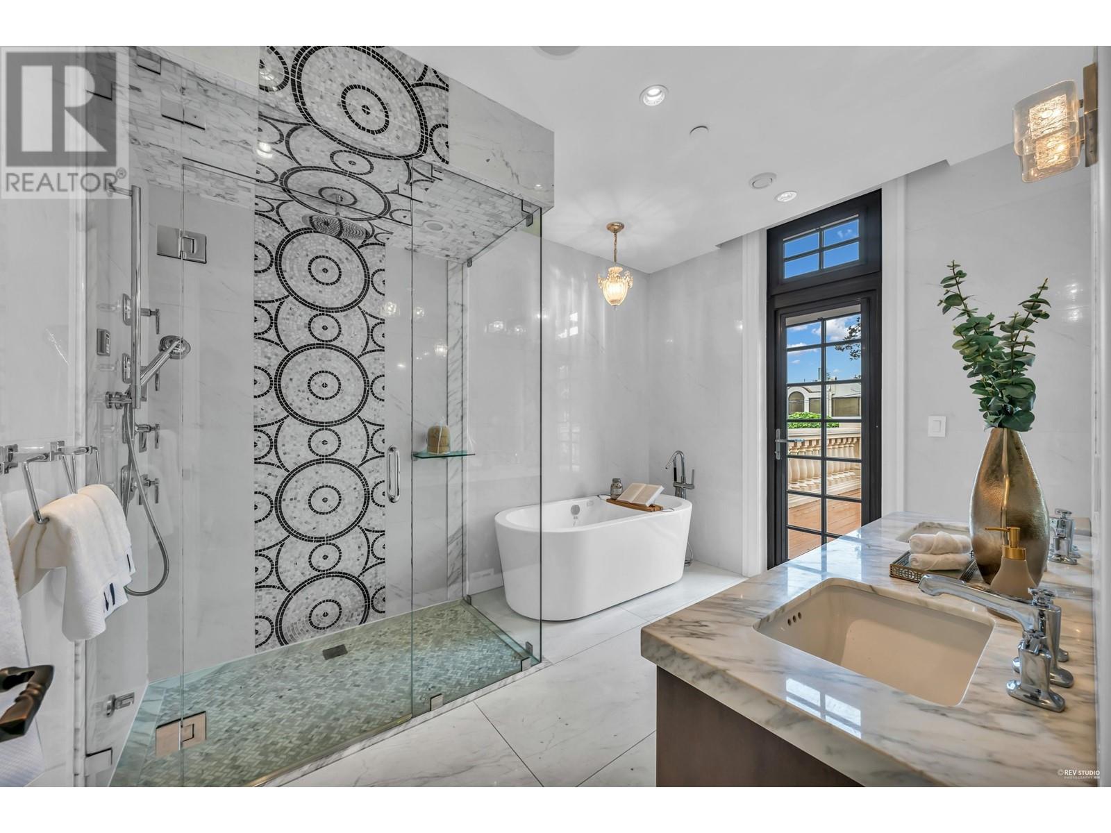Listing Picture 21 of 38 : 5762 CHURCHILL STREET, Vancouver / 溫哥華 - 魯藝地產 Yvonne Lu Group - MLS Medallion Club Member