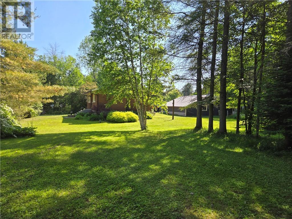 2249 Ross Road, Pembroke, Ontario  K8A 6W4 - Photo 4 - 1388730