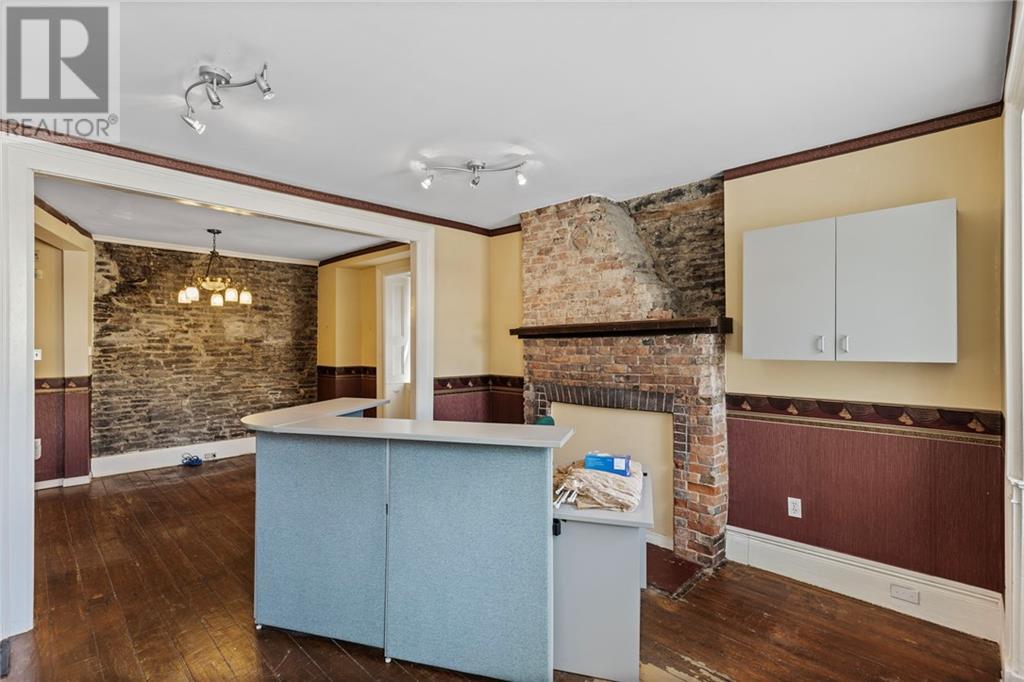 33 Perth Street, Brockville, Ontario  K6V 5C3 - Photo 3 - 1395122