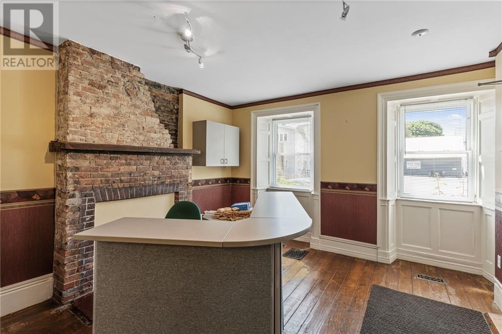 33 Perth Street, Brockville, Ontario  K6V 5C3 - Photo 4 - 1395122