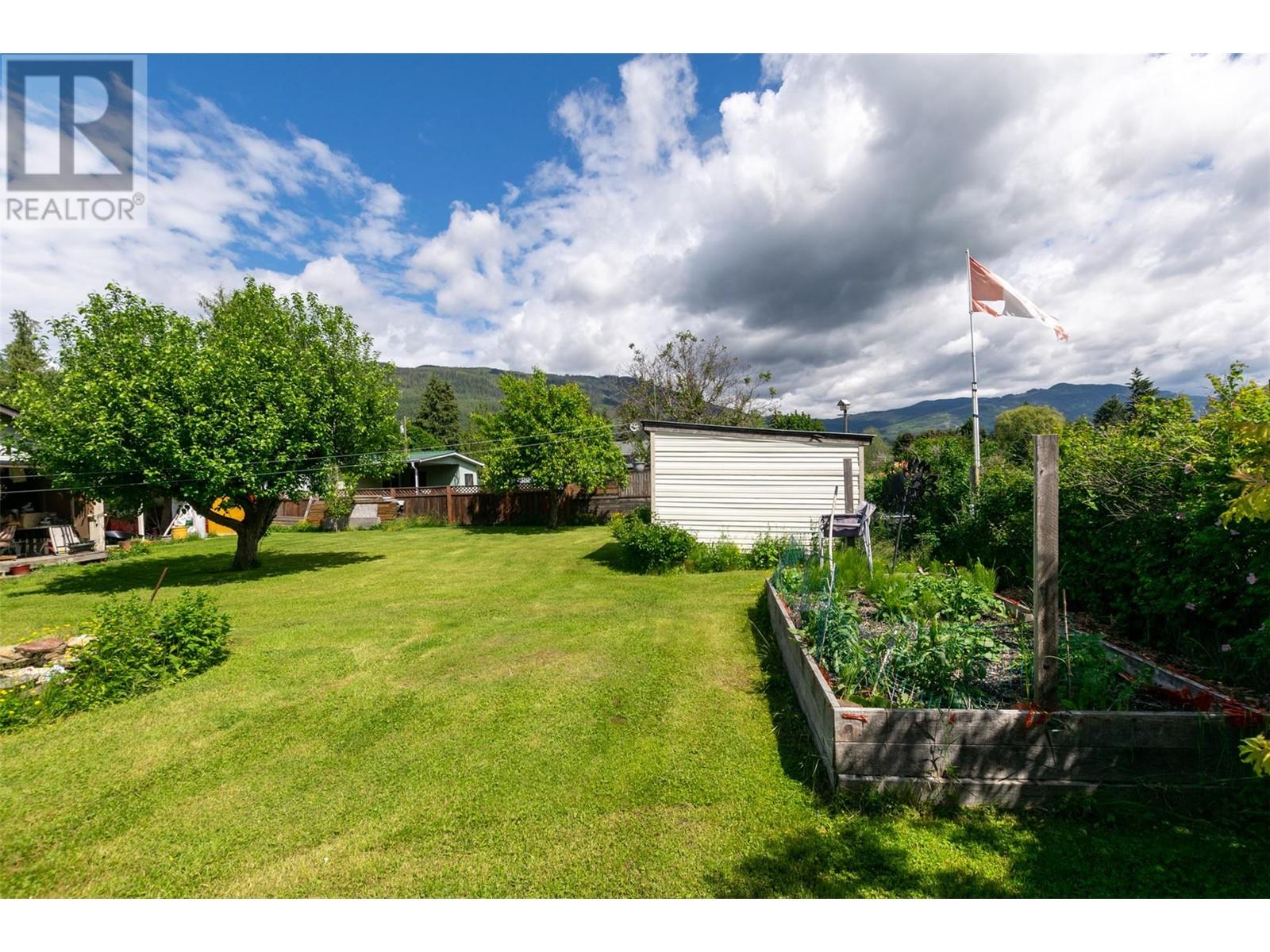 1217 Green Road S Sicamous