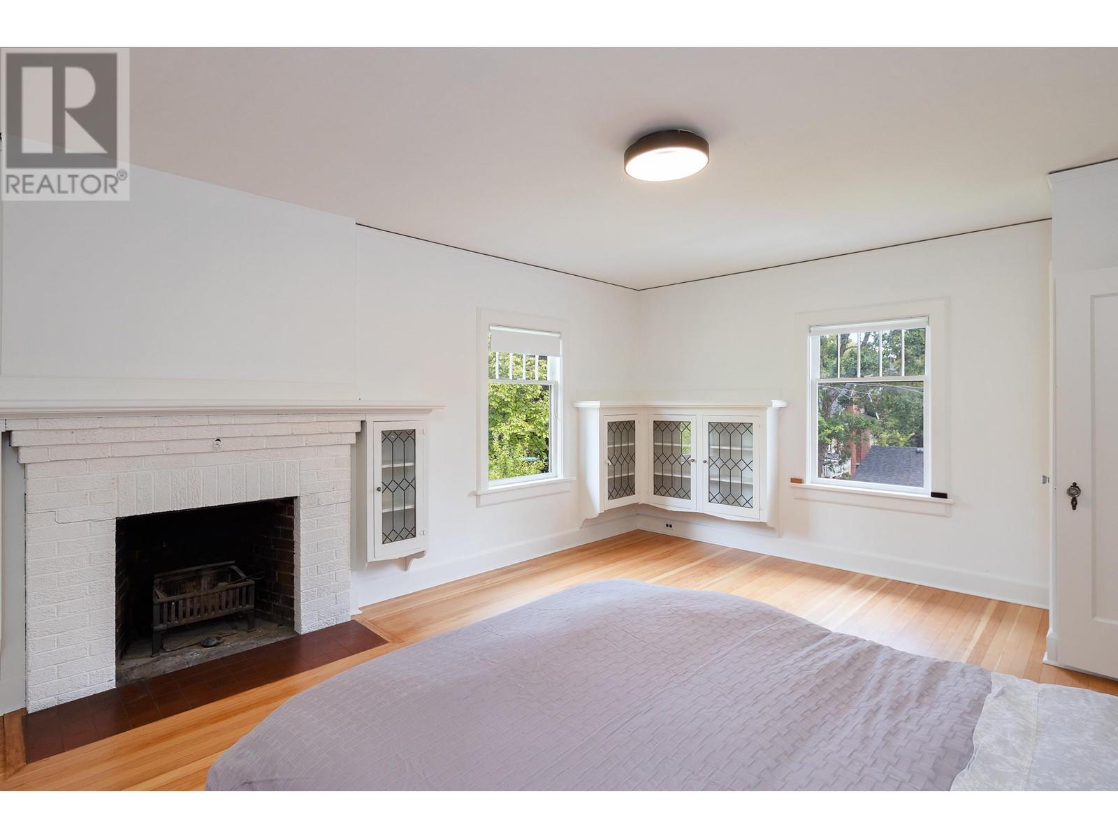 Property at 1121 W 16TH AVENUE image 4