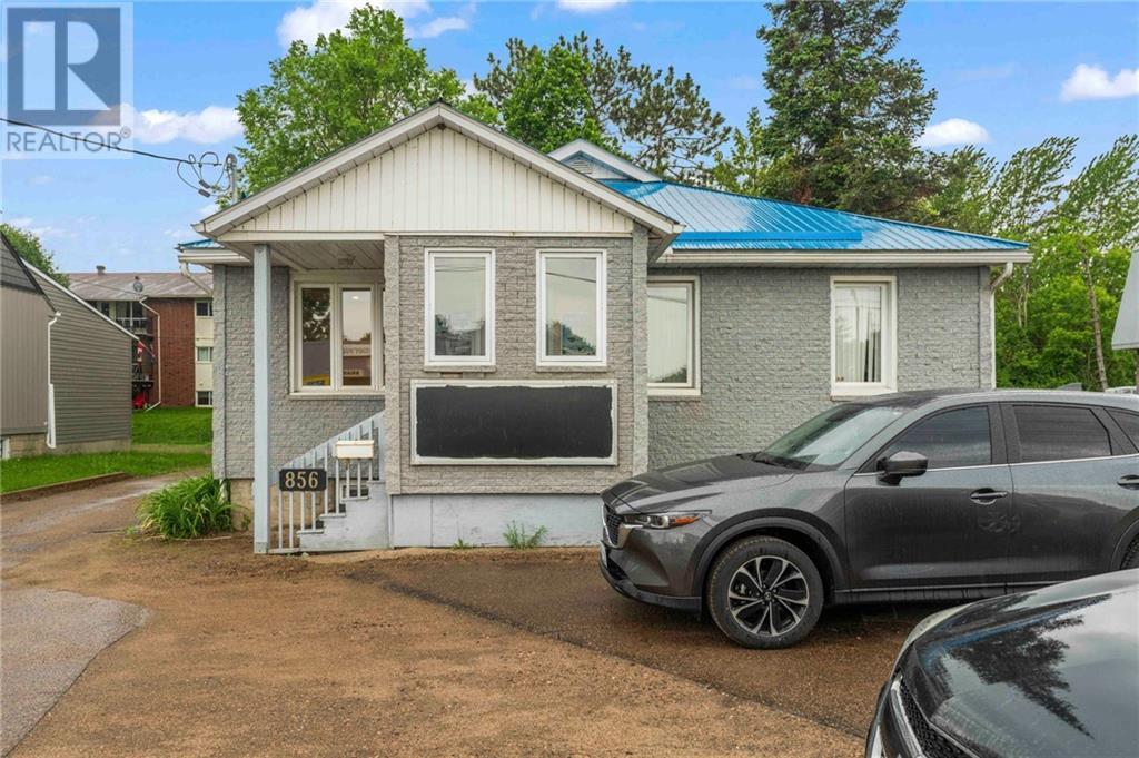 856 Pembroke Street E, Pembroke, Ontario  K8A 3M2 - Photo 4 - 1395488