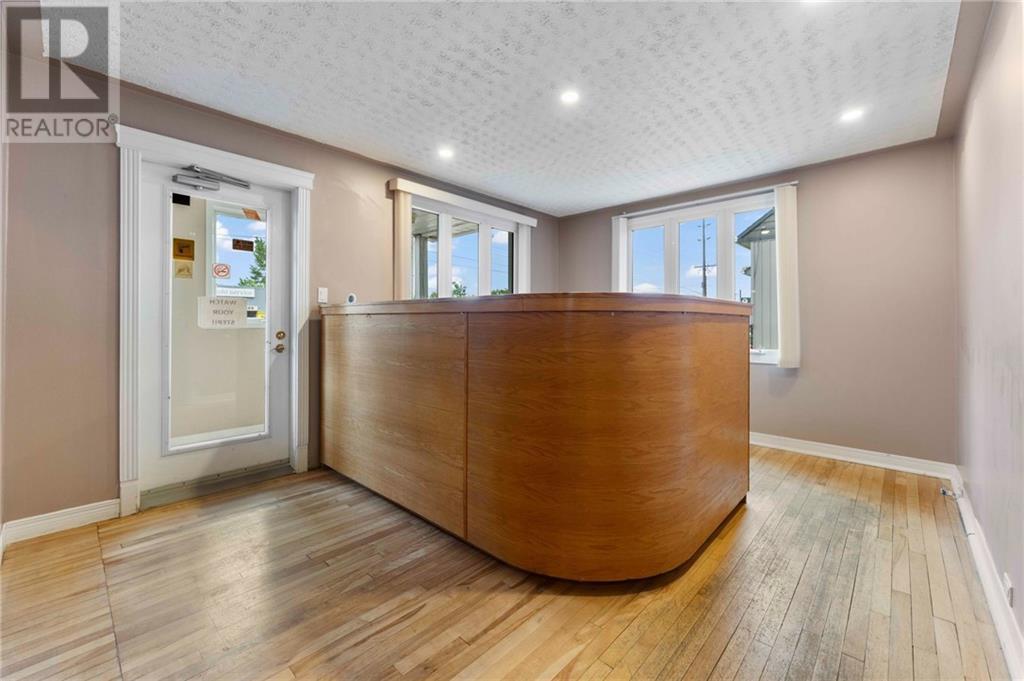 856 Pembroke Street E, Pembroke, Ontario  K8A 3M2 - Photo 5 - 1395488