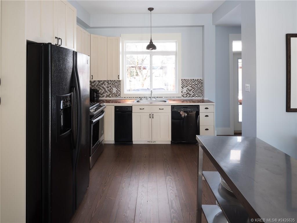 861 5th Avenue, Fernie, British Columbia  V0B 1M0 - Photo 3 - 2477544