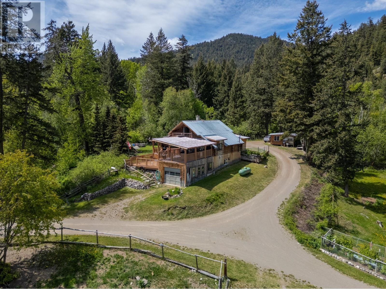 2025 Hat Creek Rd, Cache Creek, British Columbia  V0K 1H0 - Photo 2 - 179104