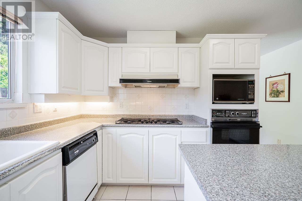 Listing Picture 8 of 39 : 3513 W 40TH AVENUE, Vancouver / 溫哥華 - 魯藝地產 Yvonne Lu Group - MLS Medallion Club Member
