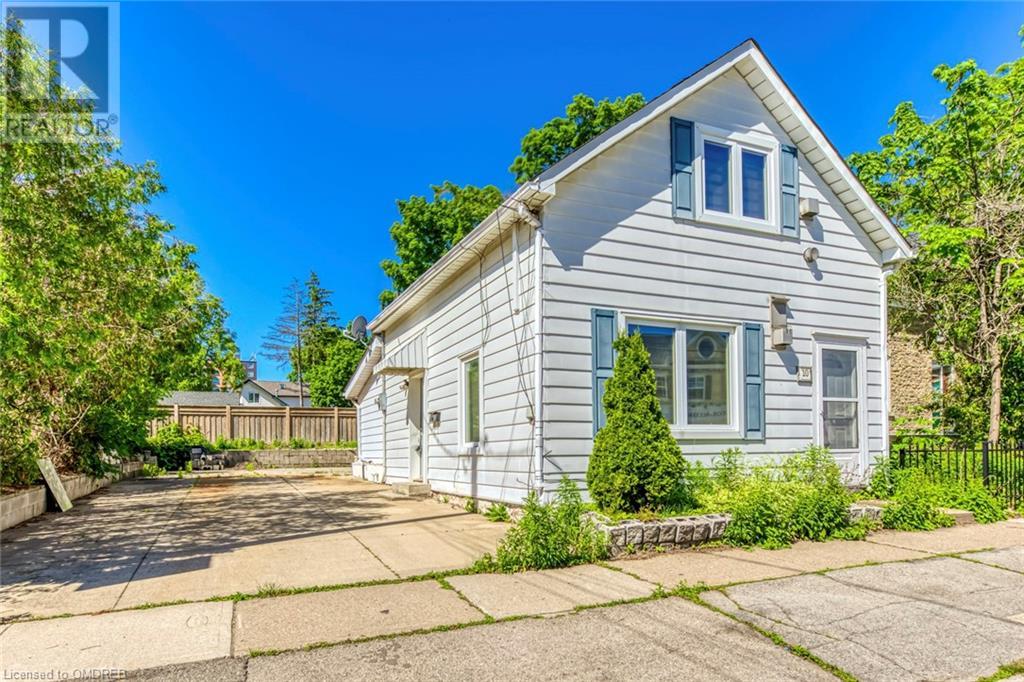 10 Flamboro Street, Waterdown, Ontario  L9H 4Z3 - Photo 2 - 40602796