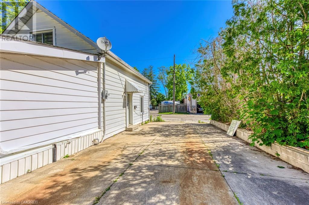 10 Flamboro Street, Waterdown, Ontario  L9H 4Z3 - Photo 4 - 40602796