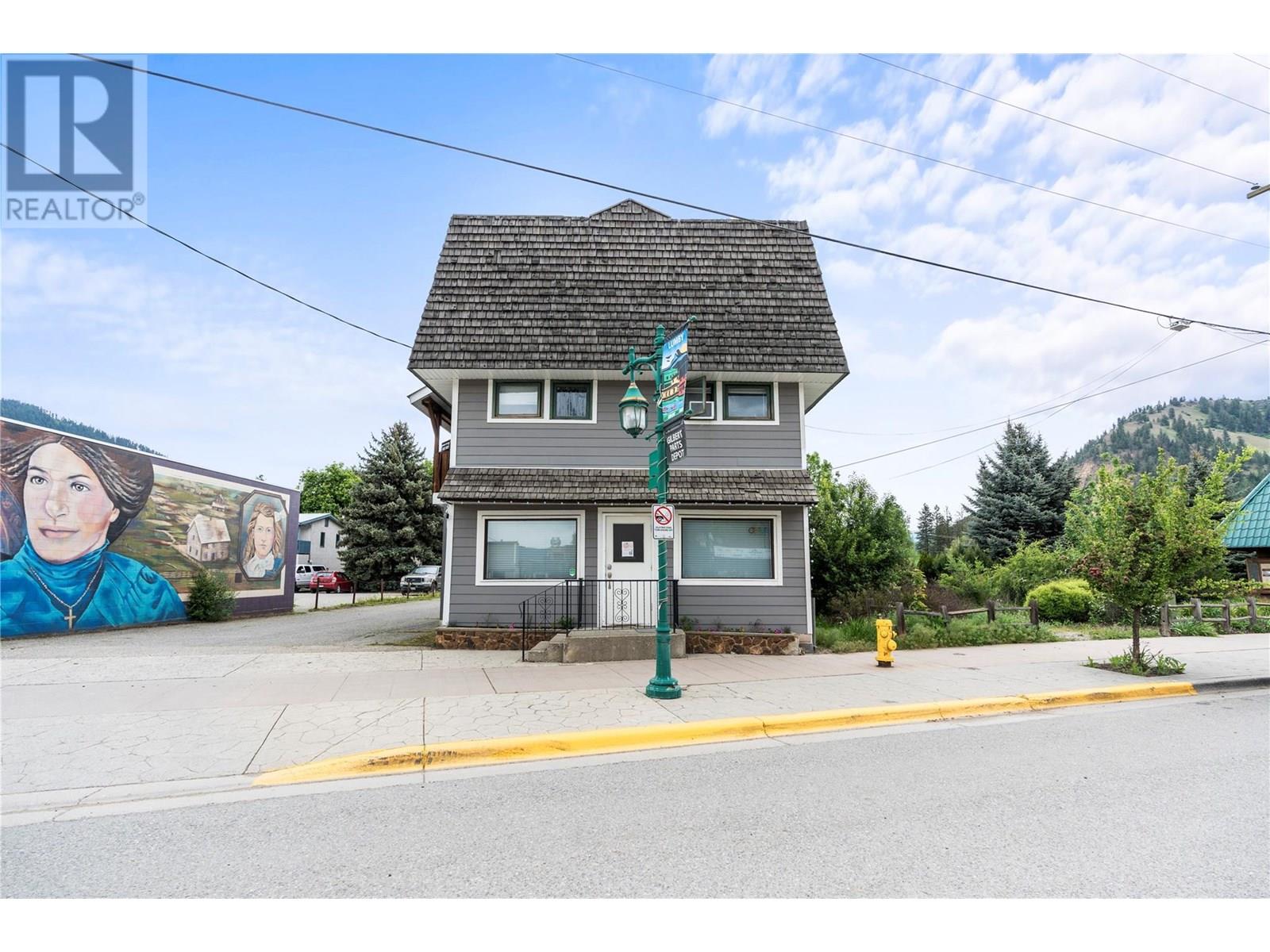 1961 Vernon Street, lumby, British Columbia