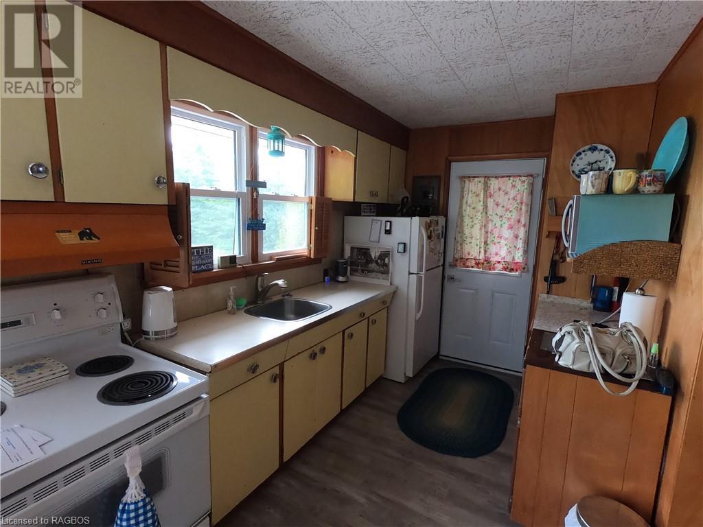 47 Sog Je Wa Sa Drive, Chief's Point Indian Reserve #28, Ontario  N0H 2G0 - Photo 4 - 40598384