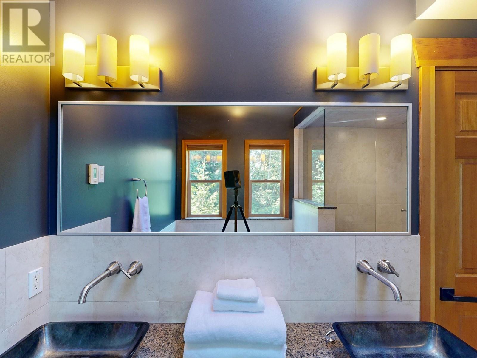 1861 North Road, Gibsons, British Columbia  V0N 1V1 - Photo 29 - R2892344