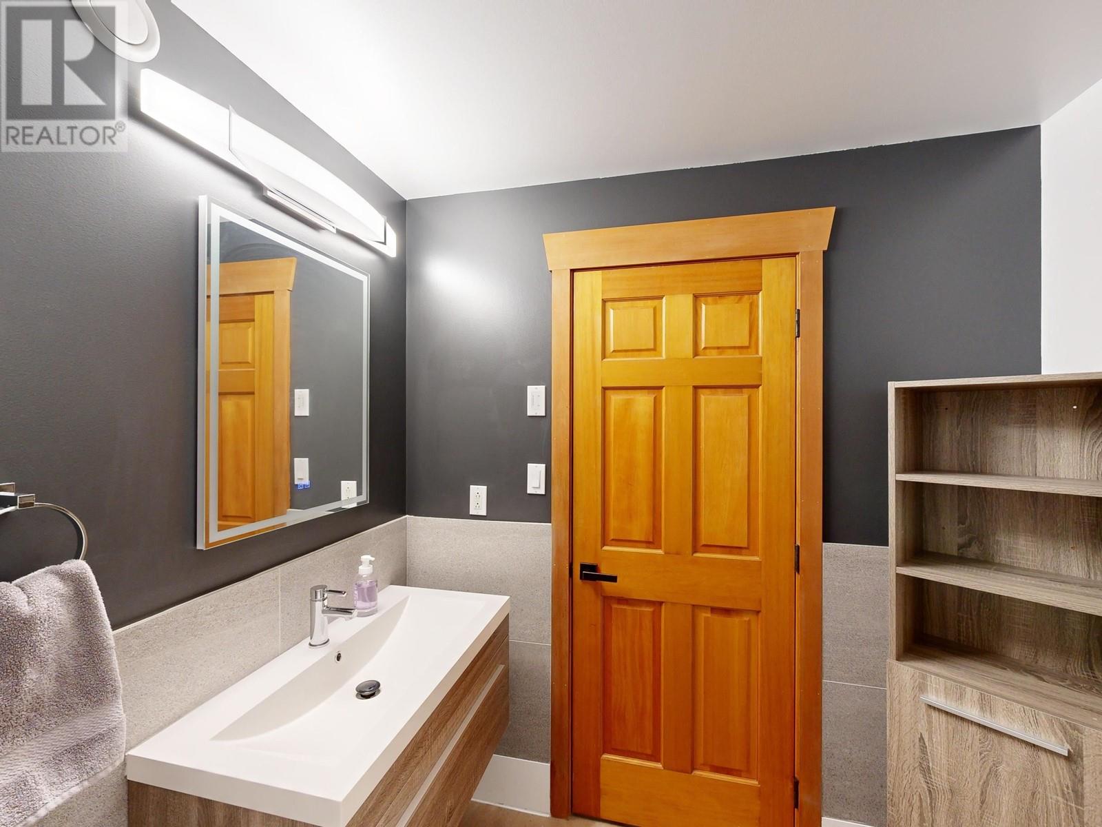 1861 North Road, Gibsons, British Columbia  V0N 1V1 - Photo 35 - R2892344