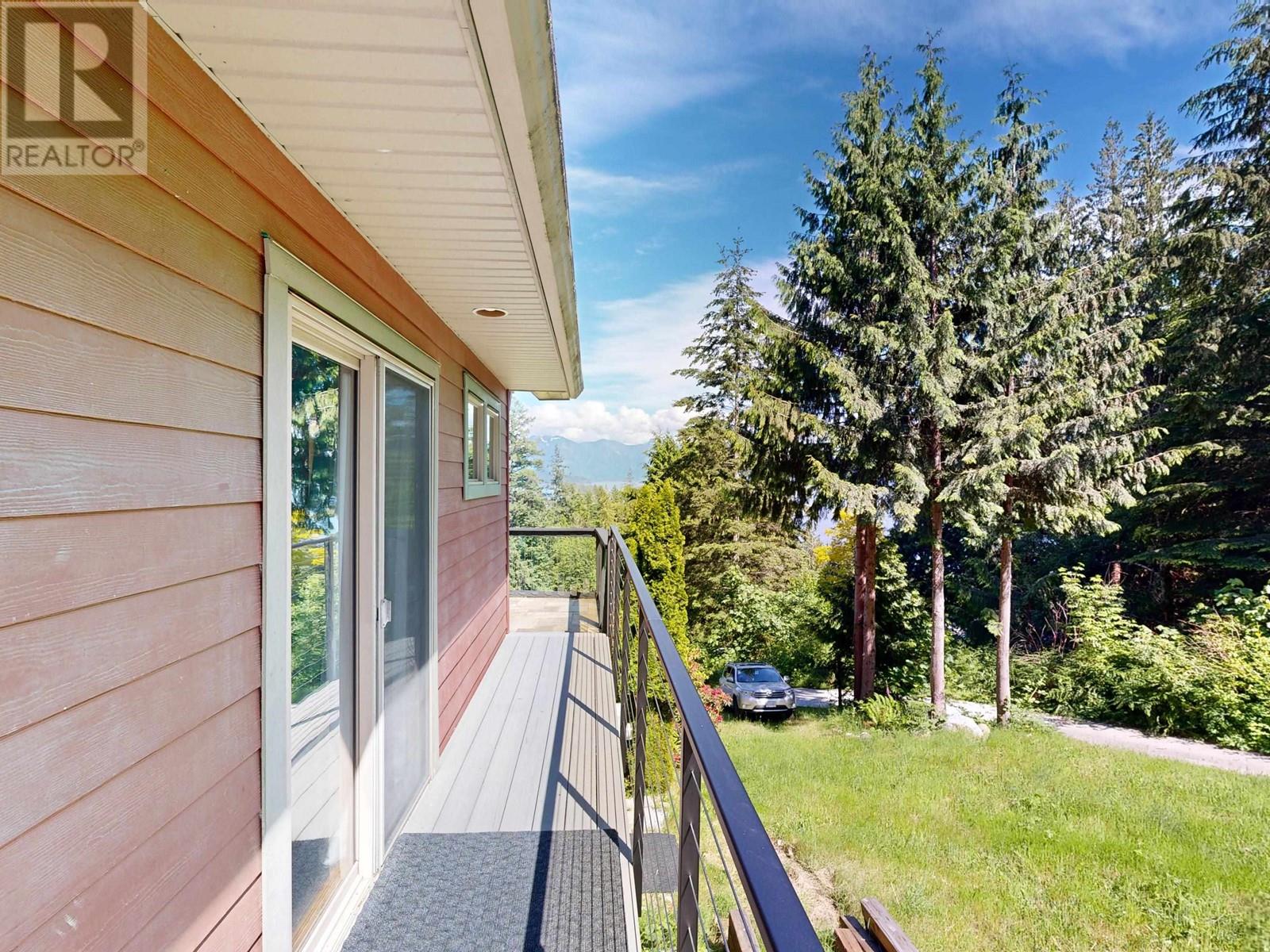 1861 North Road, Gibsons, British Columbia  V0N 1V1 - Photo 5 - R2892344