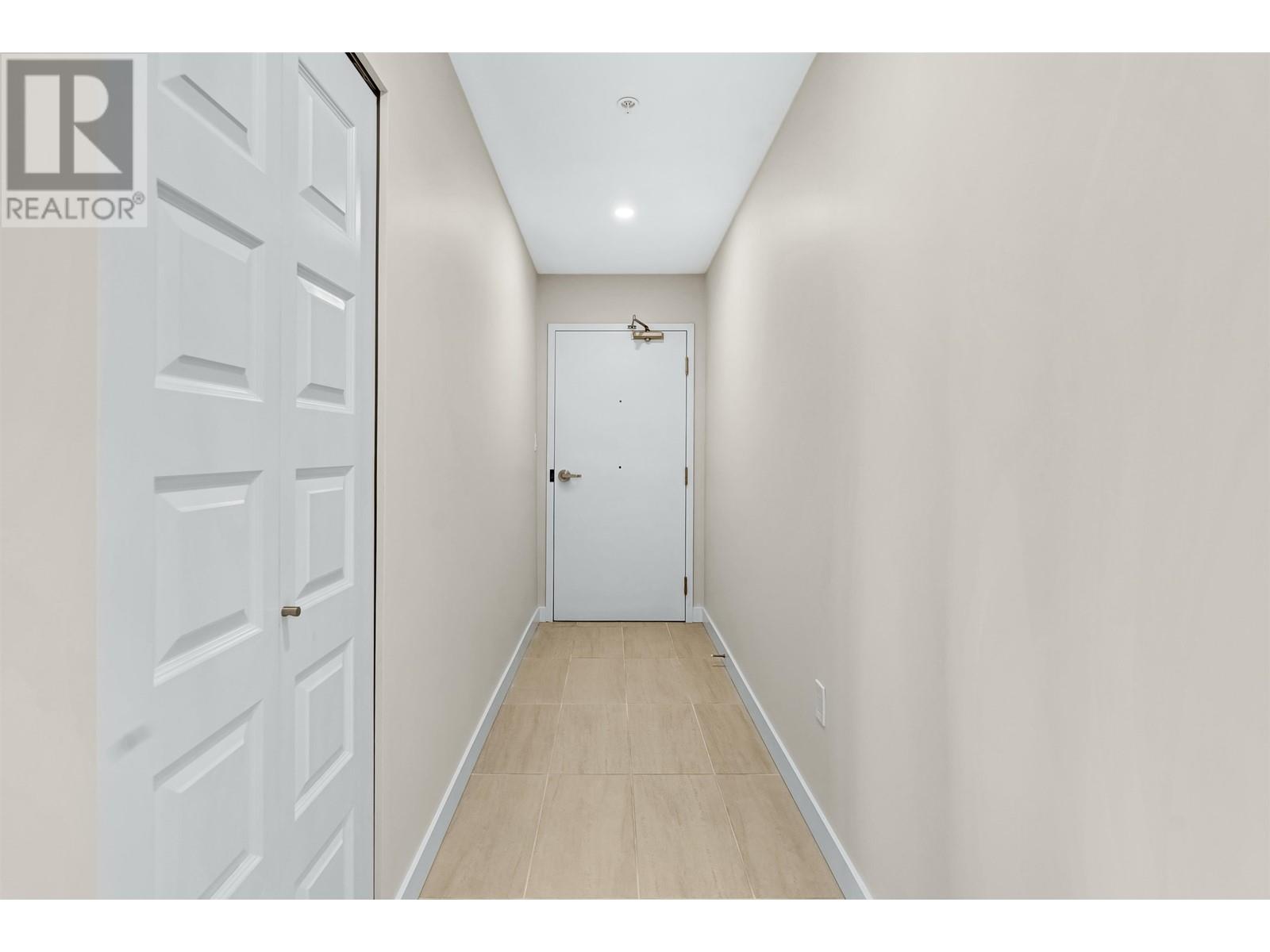 Listing Picture 2 of 32 : 302 23100 GARRIPIE AVENUE, Richmond / 烈治文 - 魯藝地產 Yvonne Lu Group - MLS Medallion Club Member