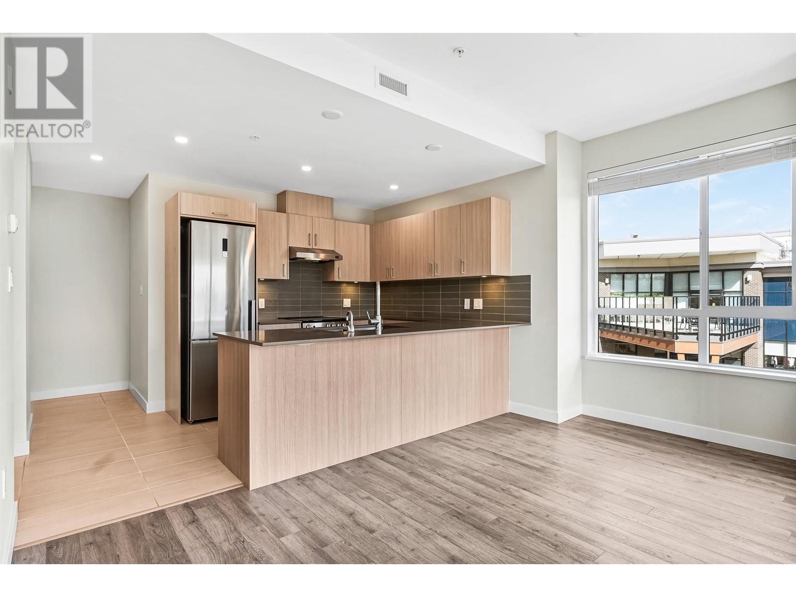 Listing Picture 4 of 32 : 302 23100 GARRIPIE AVENUE, Richmond / 烈治文 - 魯藝地產 Yvonne Lu Group - MLS Medallion Club Member