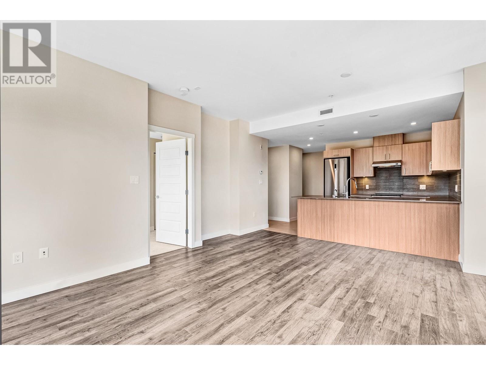 Listing Picture 9 of 32 : 302 23100 GARRIPIE AVENUE, Richmond / 烈治文 - 魯藝地產 Yvonne Lu Group - MLS Medallion Club Member