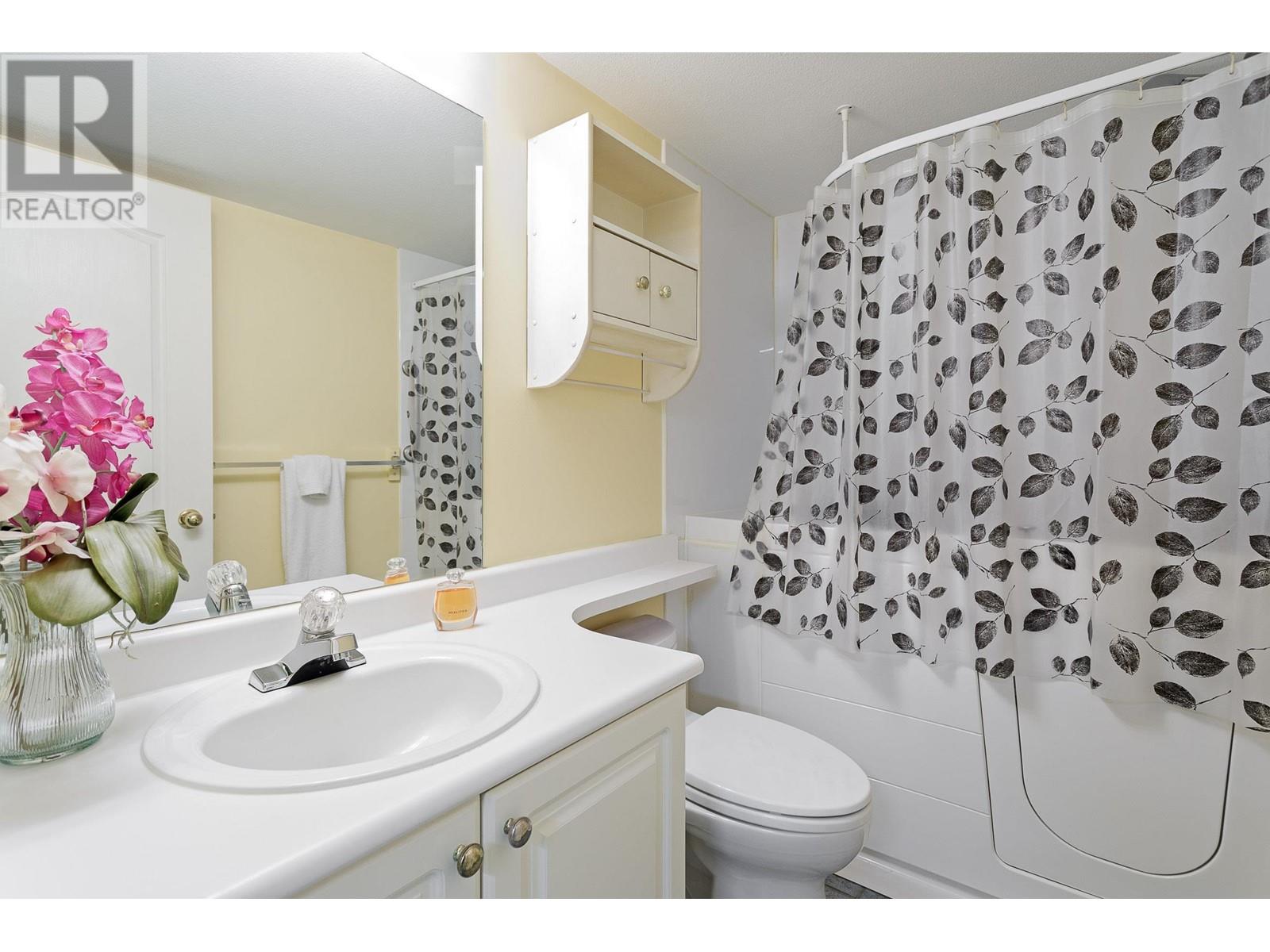 Listing Picture 12 of 23 : 104 1723 FRANCES STREET, Vancouver / 溫哥華 - 魯藝地產 Yvonne Lu Group - MLS Medallion Club Member