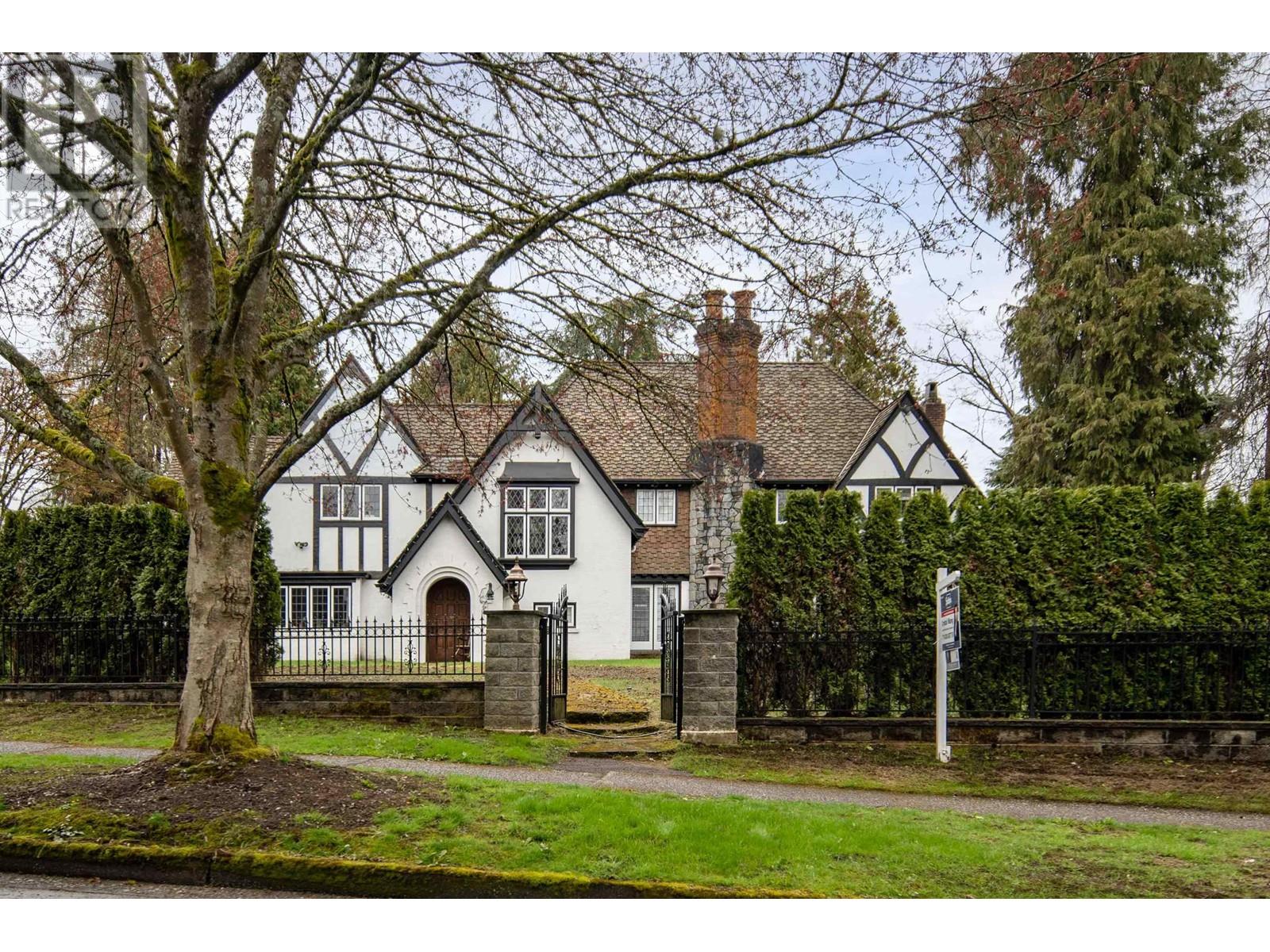 Property at 1678 SOMERSET CRESCENT image 3