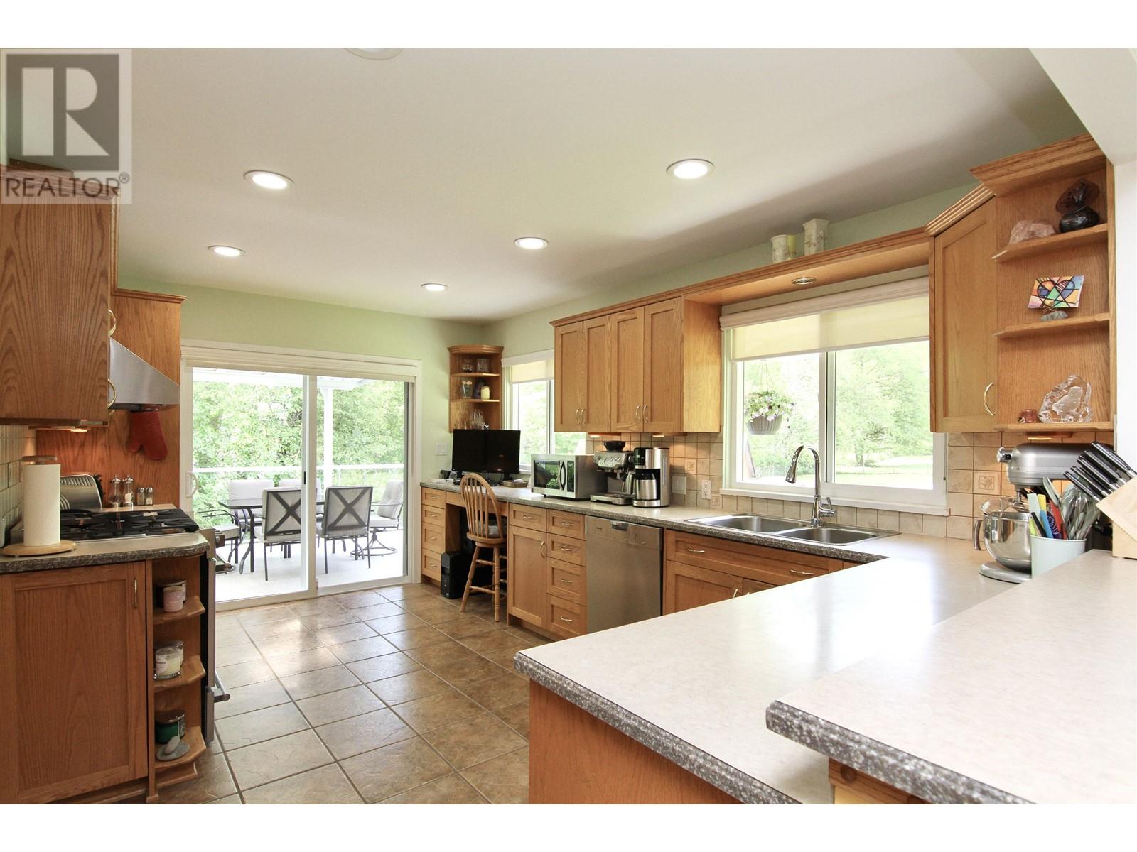 25549 112 Avenue, Maple Ridge, British Columbia  V2W 1G9 - Photo 7 - R2892596