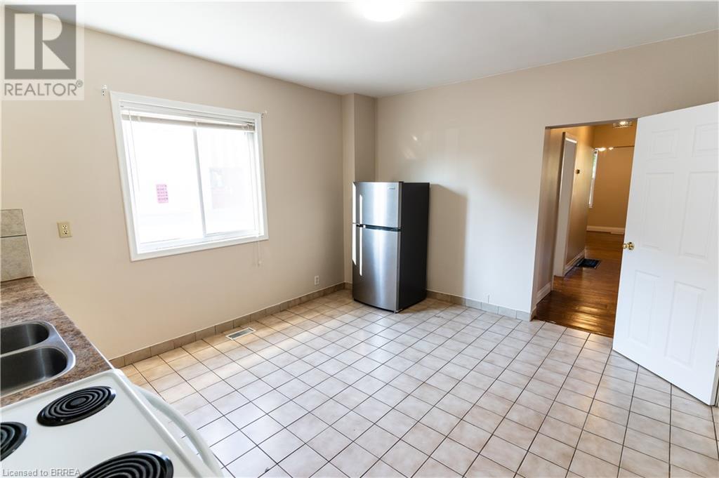 118 Albion Street, Brantford, Ontario  N3T 3M6 - Photo 5 - 40603220