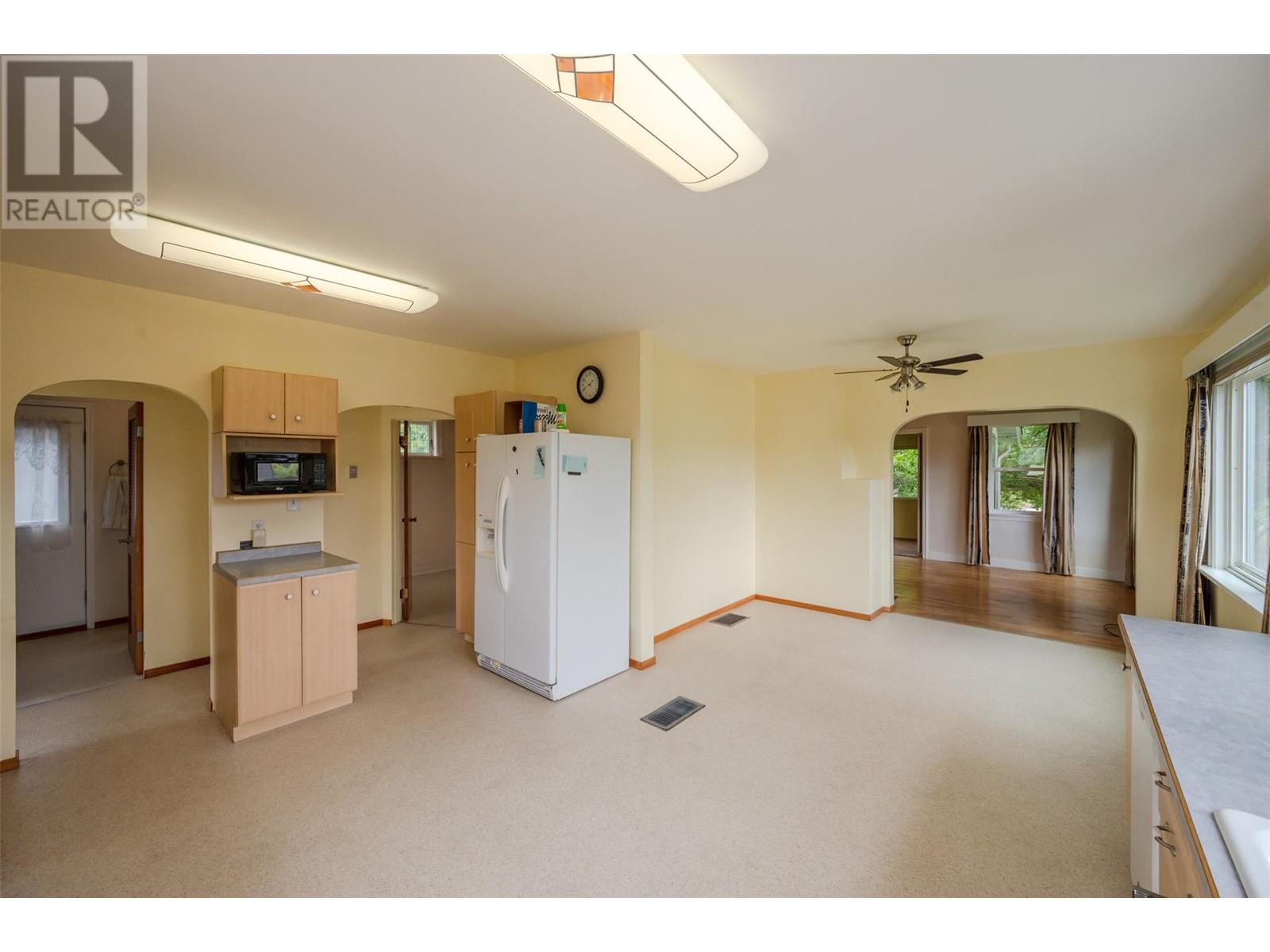 Property at 15018 Vanderburgh Avenue image 2