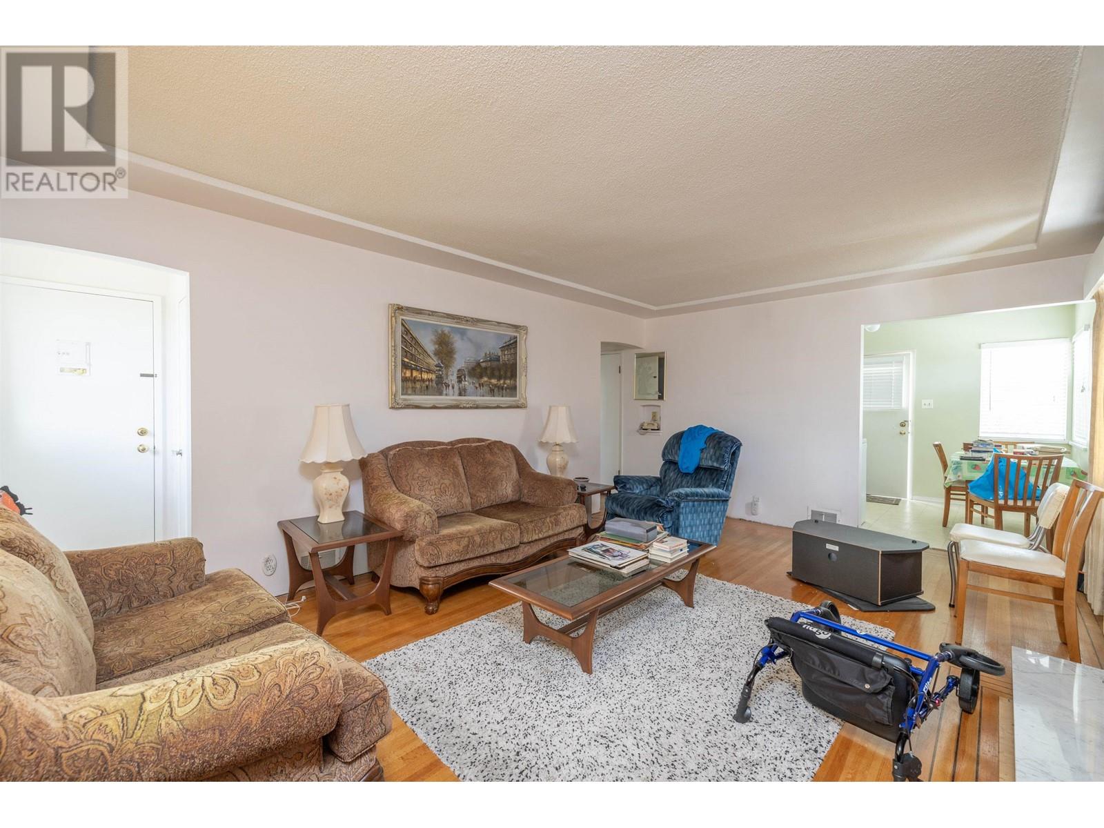 3737 Brandon Street, Burnaby, British Columbia  V5G 2P3 - Photo 3 - R2892840