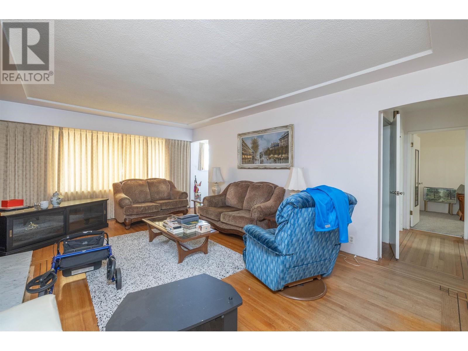 3737 Brandon Street, Burnaby, British Columbia  V5G 2P3 - Photo 5 - R2892840