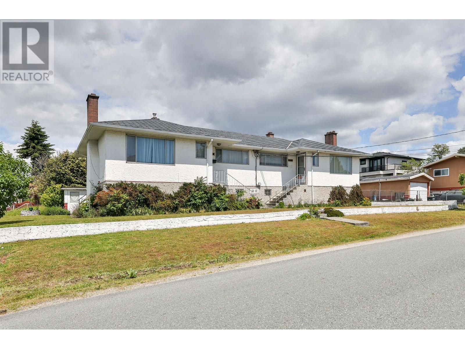 3737 Brandon Street, Burnaby, British Columbia  V5G 2P3 - Photo 2 - R2892840