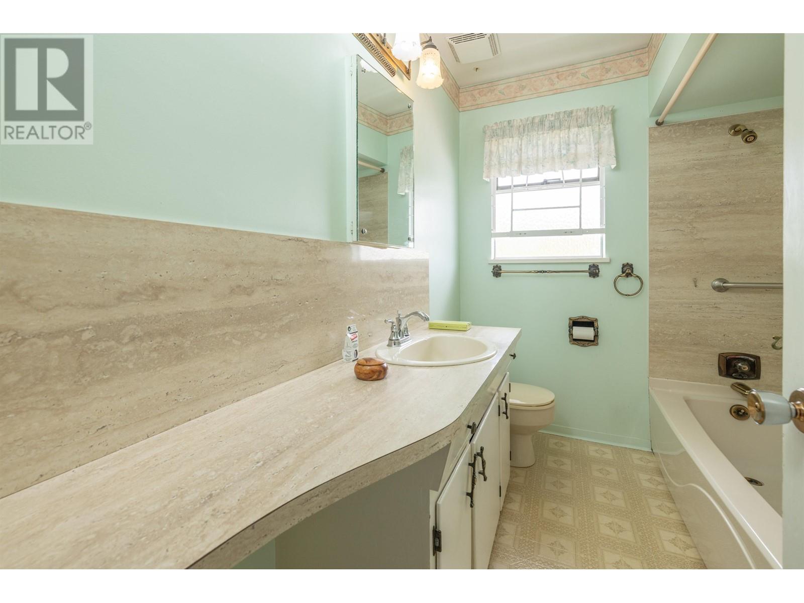 3737 Brandon Street, Burnaby, British Columbia  V5G 2P3 - Photo 10 - R2892840