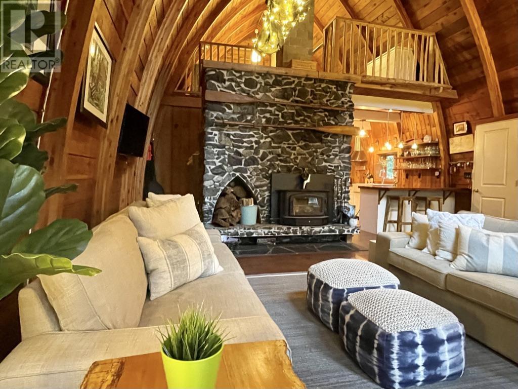 400 OAK AVENUE, keats island, British Columbia