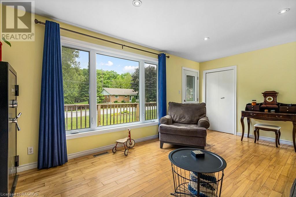 805 Mcnaughton Street, South Bruce Peninsula, Ontario  N0H 2T0 - Photo 5 - 40601651