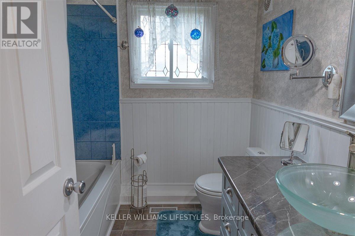 239 Southwind Court, Lambton Shores, Ontario  N0M 1T0 - Photo 10 - X8427064