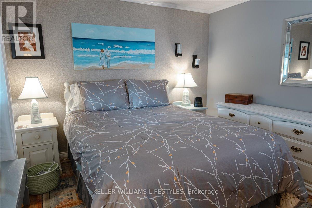 239 Southwind Court, Lambton Shores, Ontario  N0M 1T0 - Photo 12 - X8427064